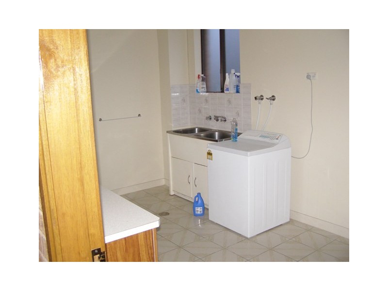 Edensor Park NSW 2176