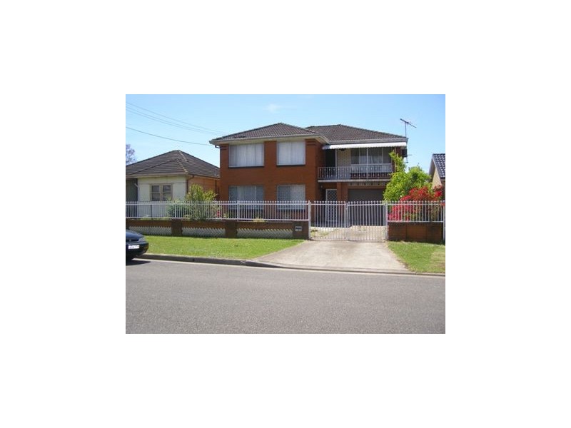 8 THE GROVE, Fairfield NSW 2165