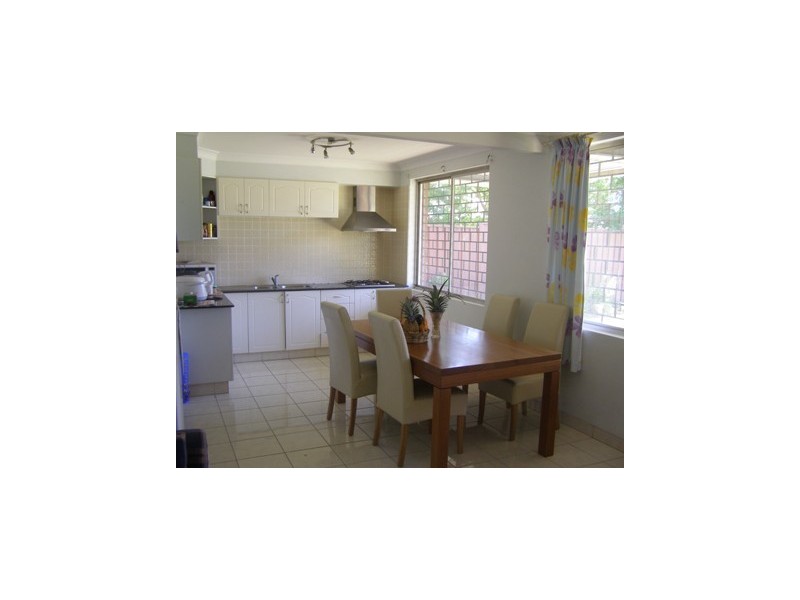 8 THE GROVE, Fairfield NSW 2165