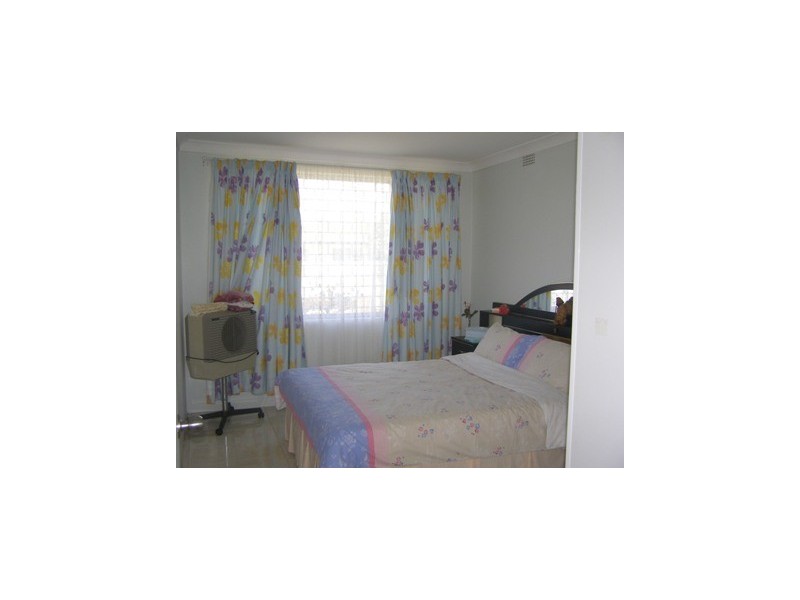 8 THE GROVE, Fairfield NSW 2165