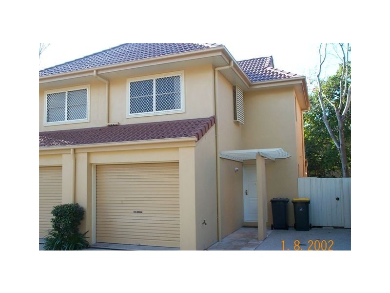 4/140 Carmody Rd, St Lucia QLD 4067