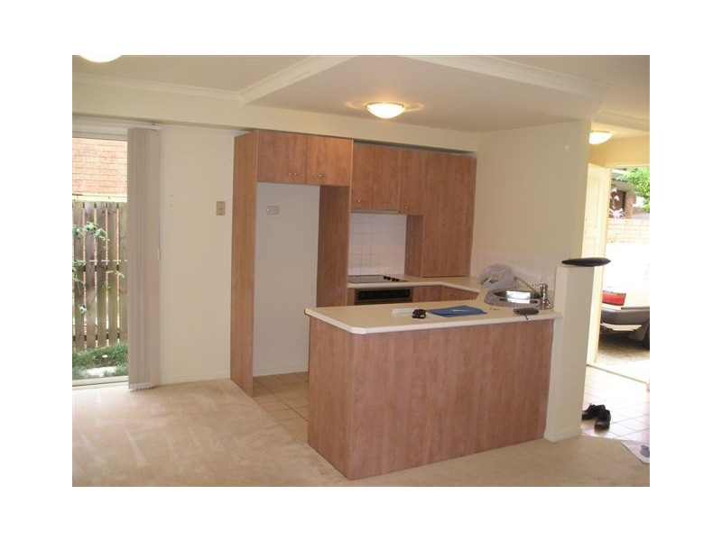 4/140 Carmody Rd, St Lucia QLD 4067