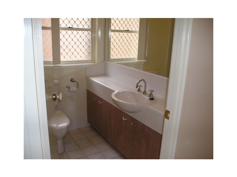 4/140 Carmody Rd, St Lucia QLD 4067