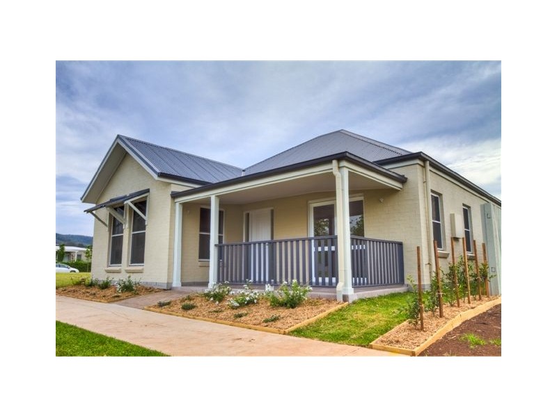 8 Broughton Avenue, Tullimbar NSW 2527