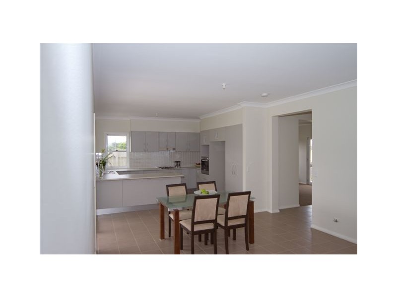 8 Broughton Avenue, Tullimbar NSW 2527