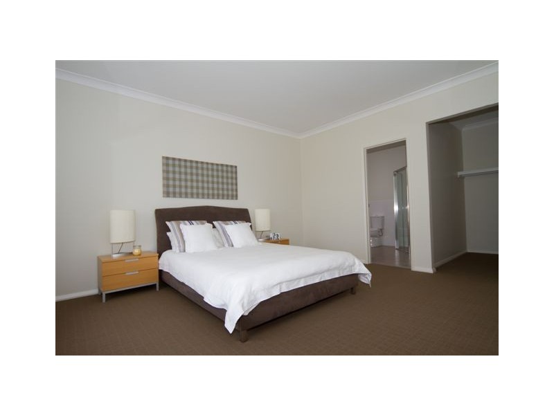 8 Broughton Avenue, Tullimbar NSW 2527