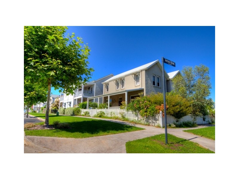 14 Broughton Ave, Tullimbar NSW 2527