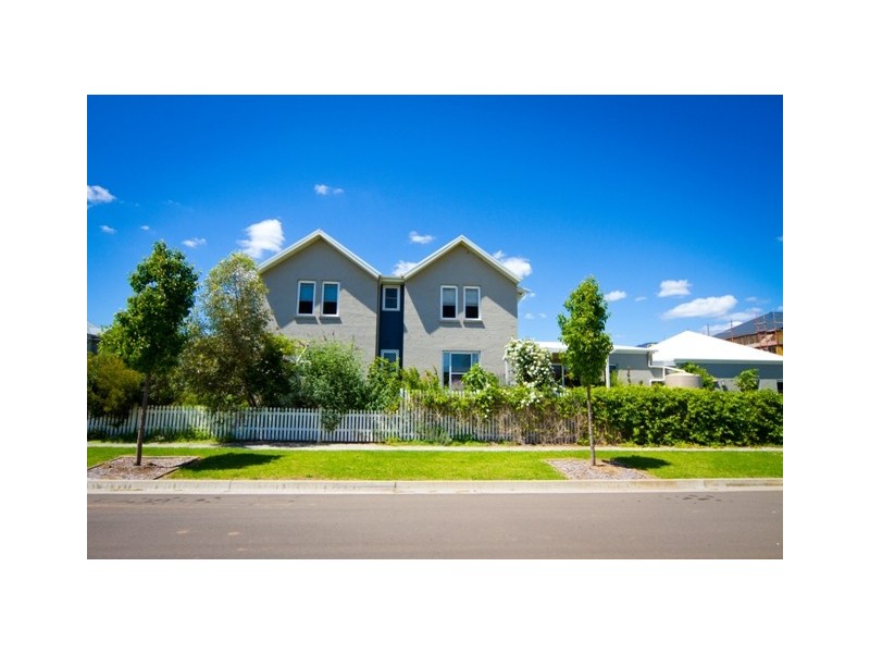 14 Broughton Ave, Tullimbar NSW 2527