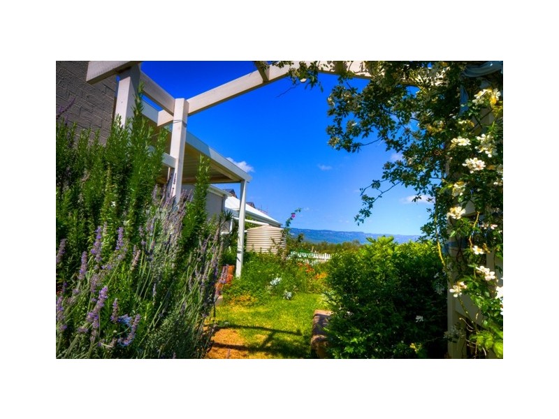 14 Broughton Ave, Tullimbar NSW 2527