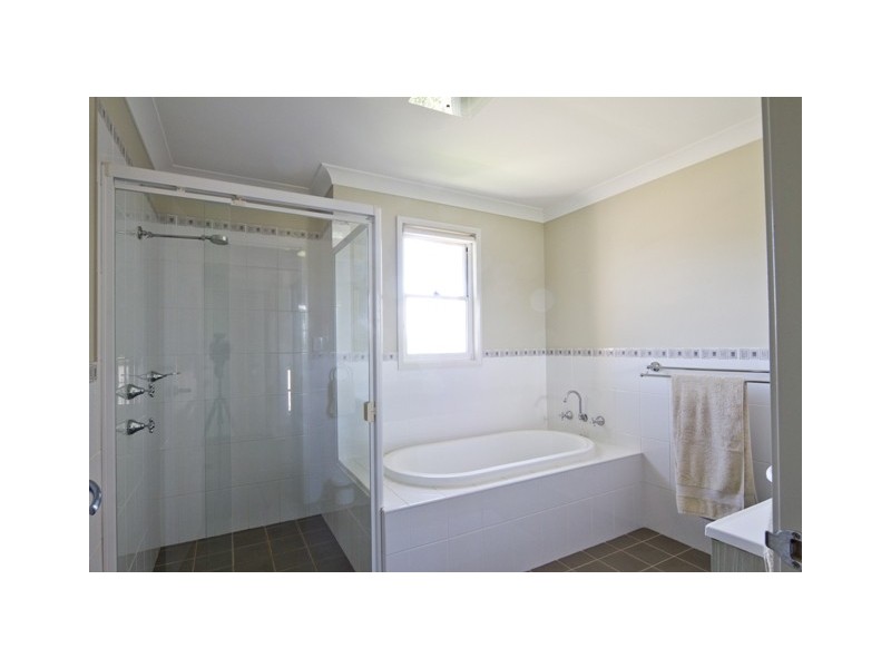 14 Broughton Ave, Tullimbar NSW 2527