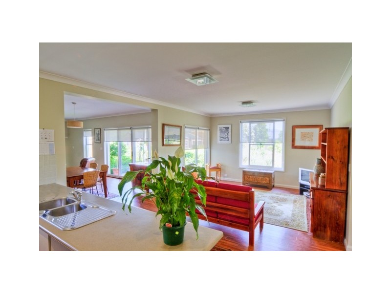 14 Broughton Ave, Tullimbar NSW 2527