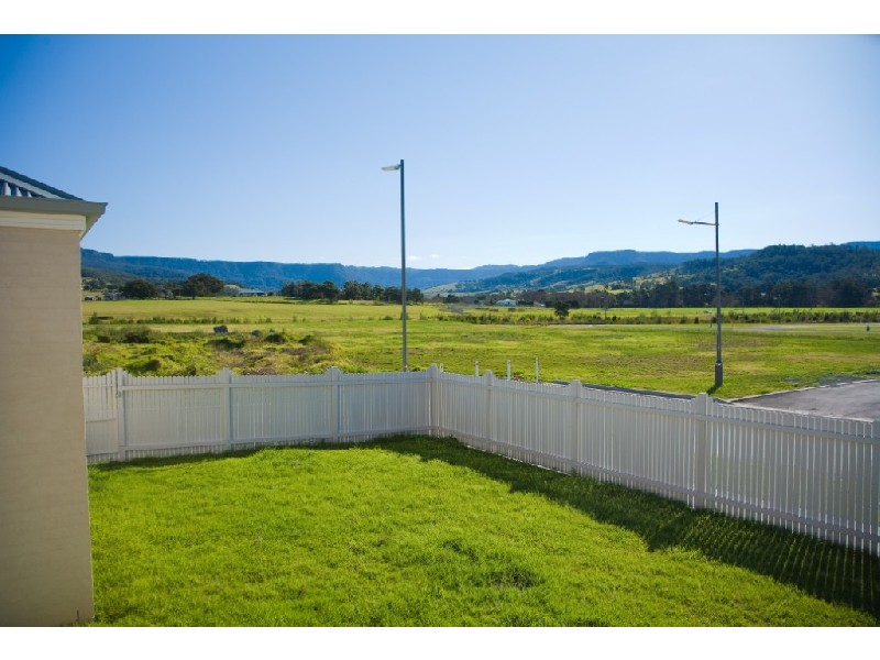 38 Broughton Avenue, Tullimbar NSW 2527