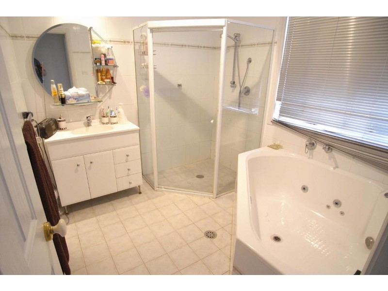 4 Parkinson Street, Kings Langley NSW 2147