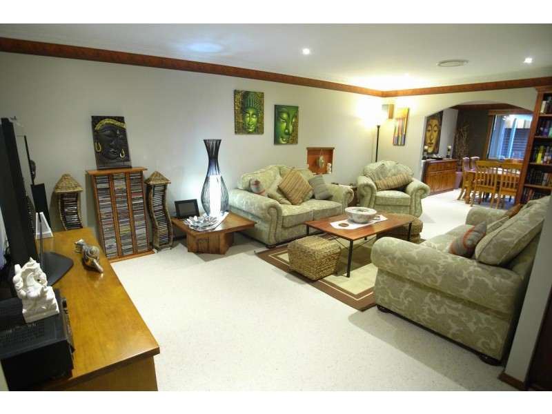 63 Hutchins Crescent, Kings Langley NSW 2147