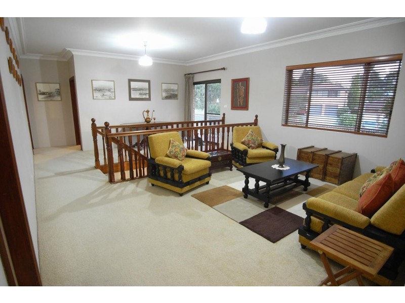 11 Hugh Place, Kings Langley NSW 2147
