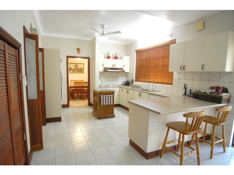 11 Hugh Place, Kings Langley NSW 2147