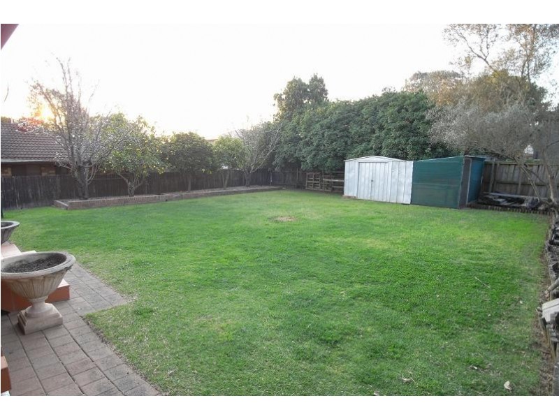 11 Hugh Place, Kings Langley NSW 2147