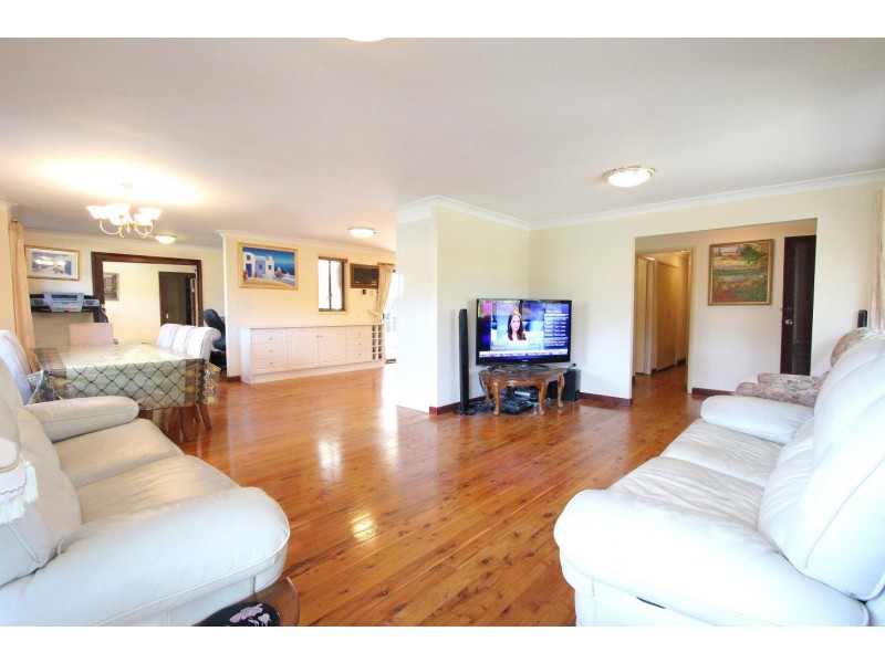 52 Plymouth Crescent, Kings Langley NSW 2147