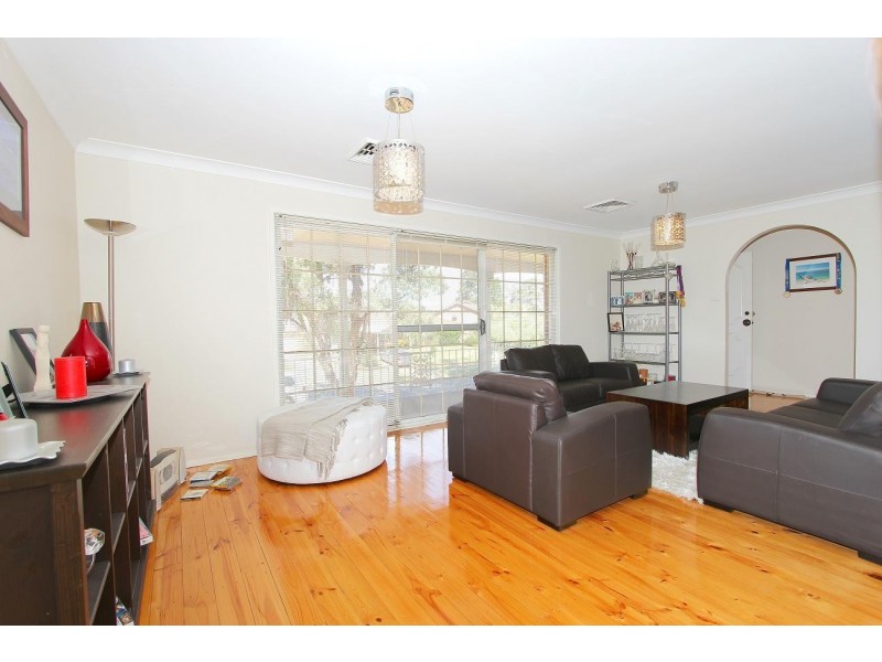 13 Hutchins Crescent, Kings Langley NSW 2147