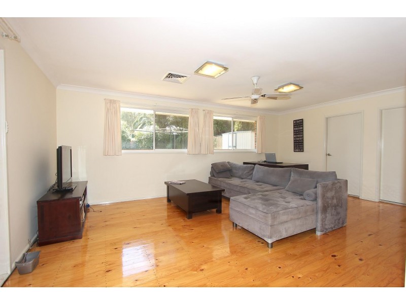 13 Hutchins Crescent, Kings Langley NSW 2147