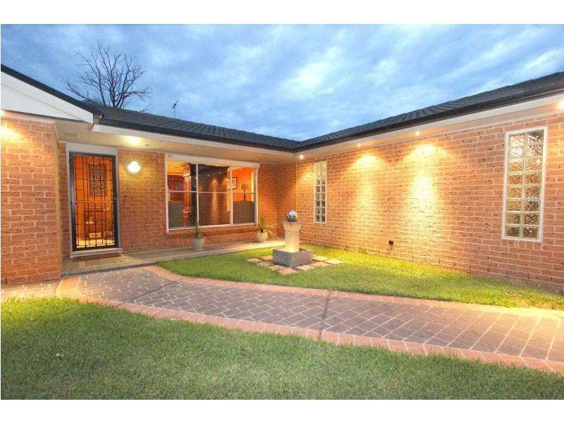 6 Brad Place, Kings Langley NSW 2147