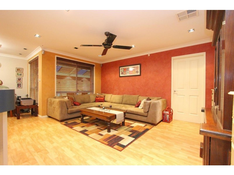 6 Brad Place, Kings Langley NSW 2147