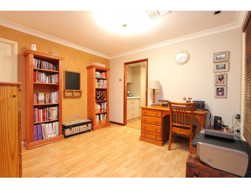 6 Brad Place, Kings Langley NSW 2147