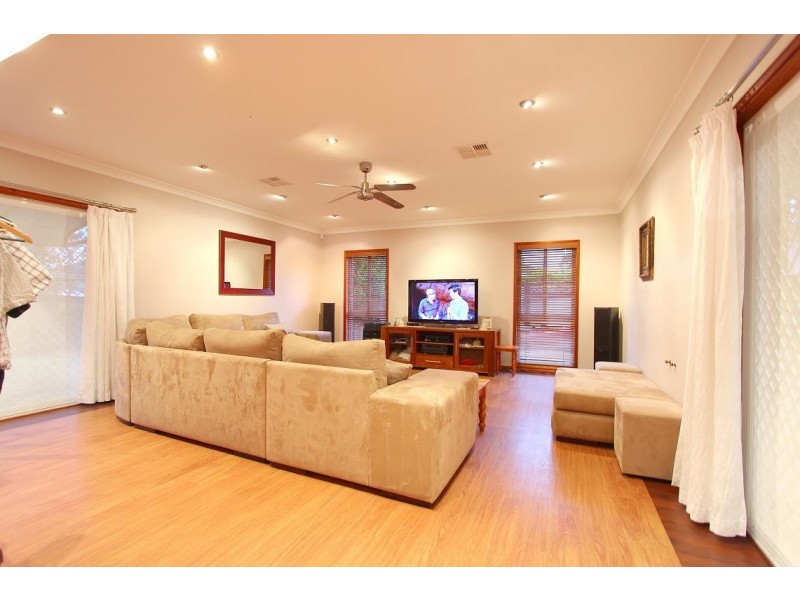 6 Brad Place, Kings Langley NSW 2147