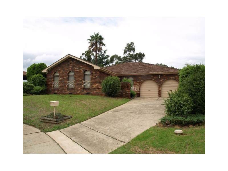 12 Hugh Pl, Kings Langley NSW 2147