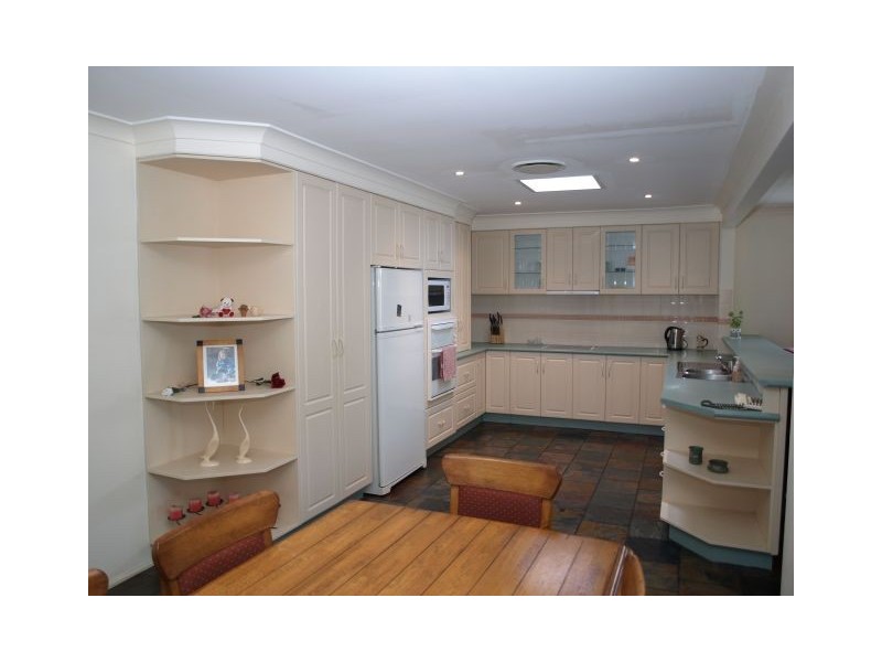 12 Hugh Pl, Kings Langley NSW 2147