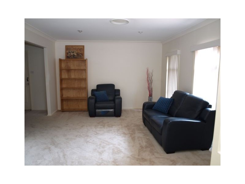 12 Hugh Pl, Kings Langley NSW 2147