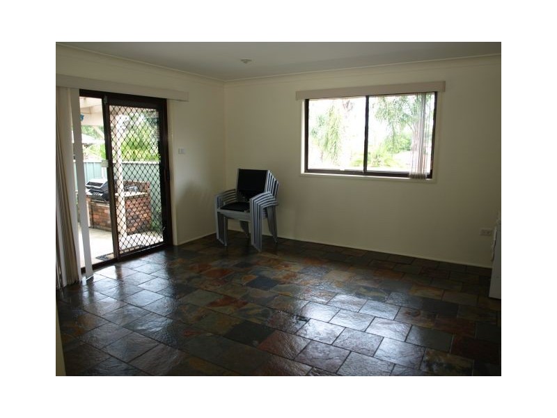 12 Hugh Pl, Kings Langley NSW 2147