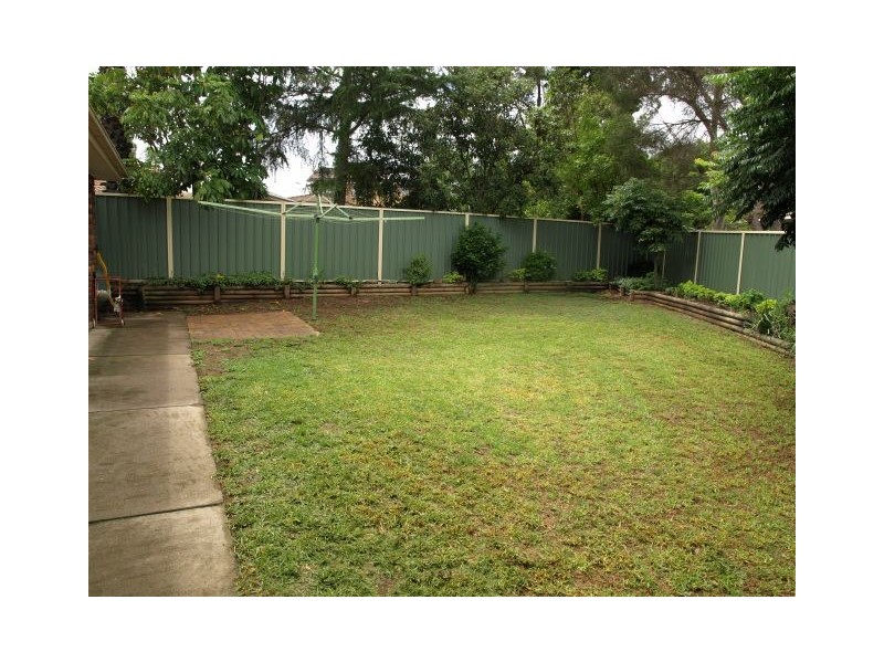 12 Hugh Pl, Kings Langley NSW 2147