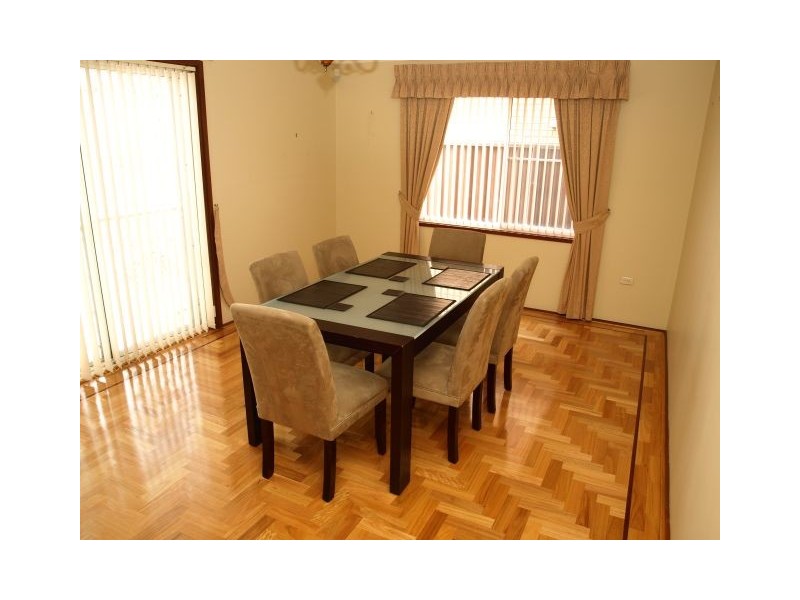 19 Hawkesworth Pde, Kings Langley NSW 2147