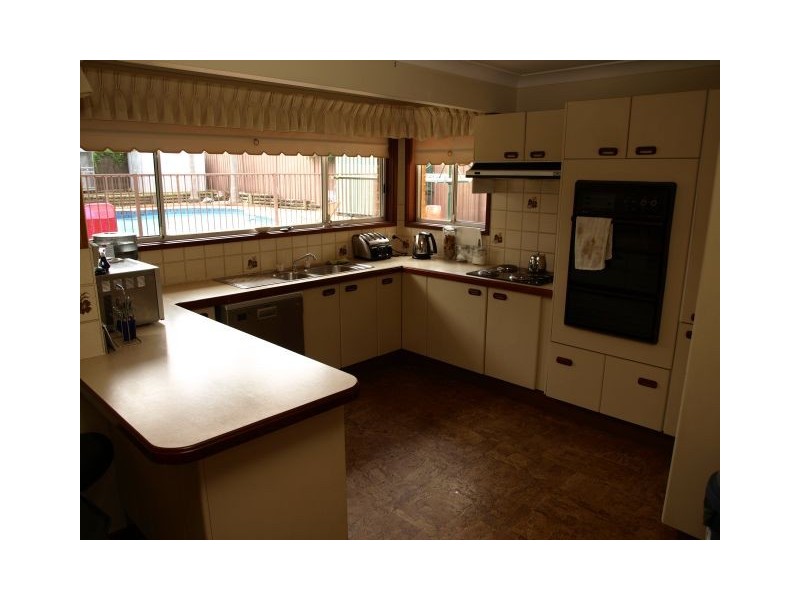 19 Hawkesworth Pde, Kings Langley NSW 2147