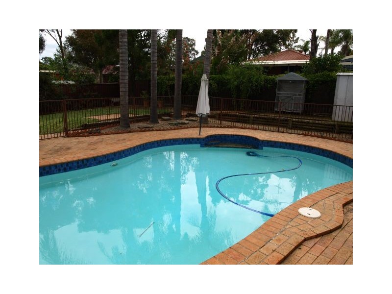 19 Hawkesworth Pde, Kings Langley NSW 2147