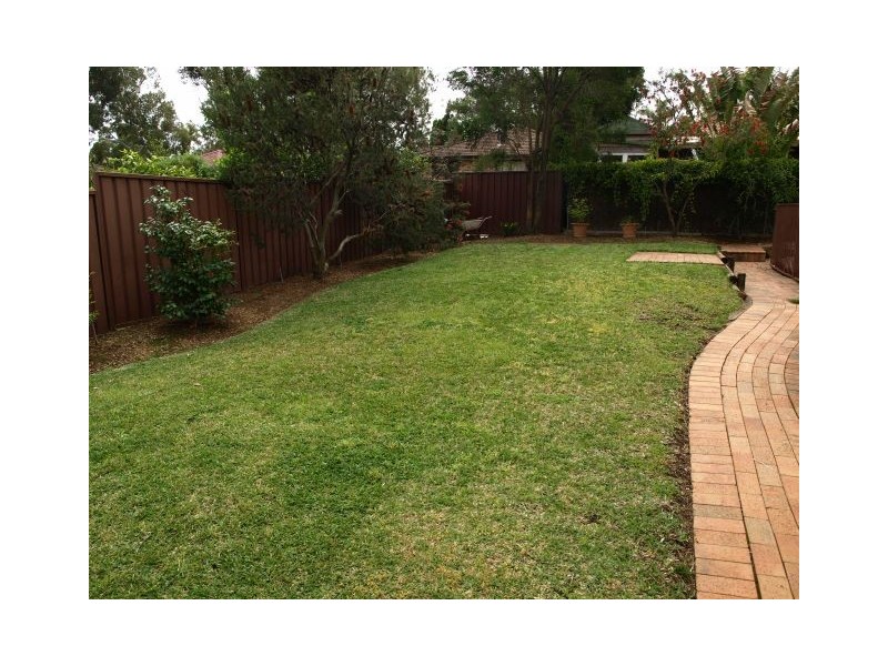 19 Hawkesworth Pde, Kings Langley NSW 2147