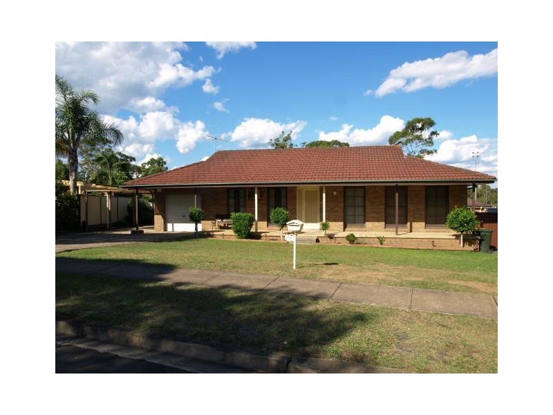 39 MOLYNEAUX AVE, Kings Langley NSW 2147