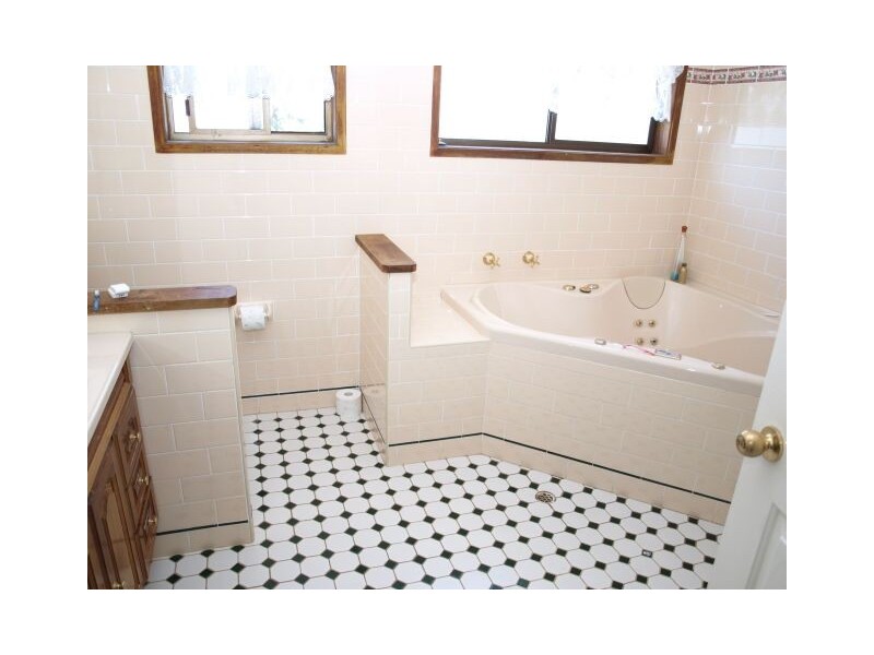 42 Gilbert Cres, Kings Langley NSW 2147