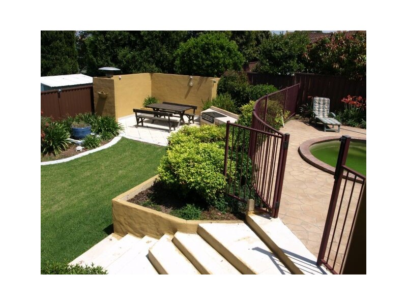 42 Gilbert Cres, Kings Langley NSW 2147