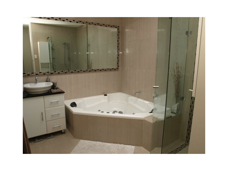 12 Shadwell Cres, Kings Langley NSW 2147