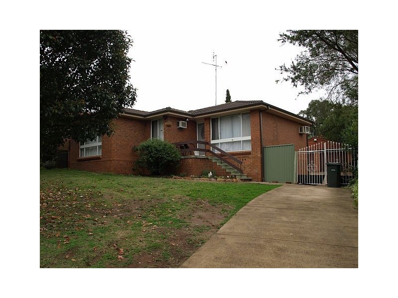 16 Faulkland Cres, Kings Park NSW 2148