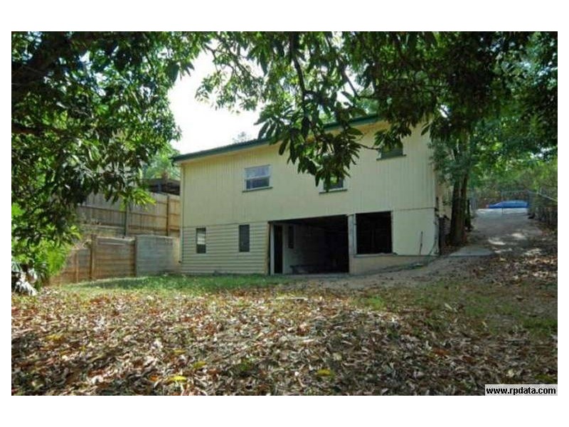 10 Gosman St, Newmarket QLD 4051