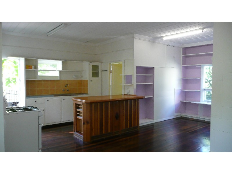 10 Gosman St, Newmarket QLD 4051