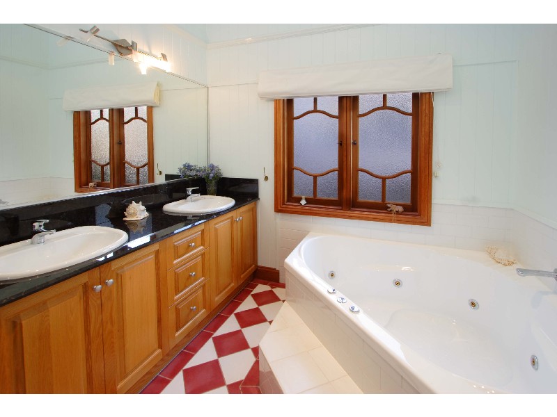 6 Regal Street, Coorparoo QLD 4151