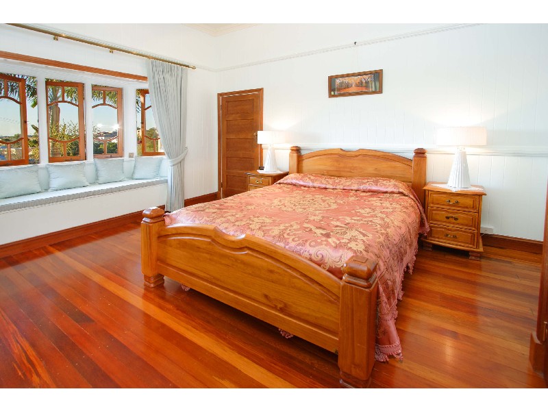 6 Regal Street, Coorparoo QLD 4151