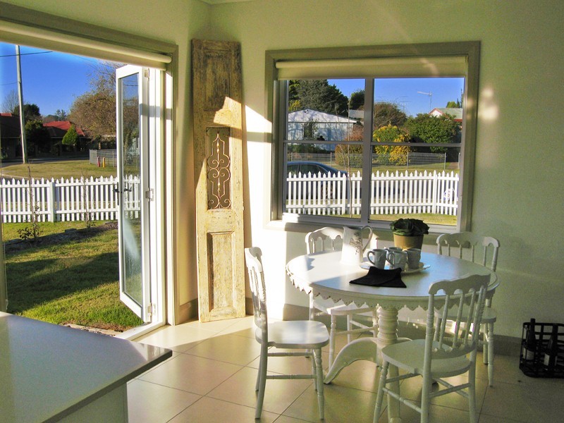 6 Hawkins Street, Moss Vale NSW 2577