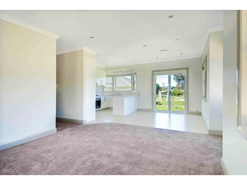 6 Hawkins Street, Moss Vale NSW 2577