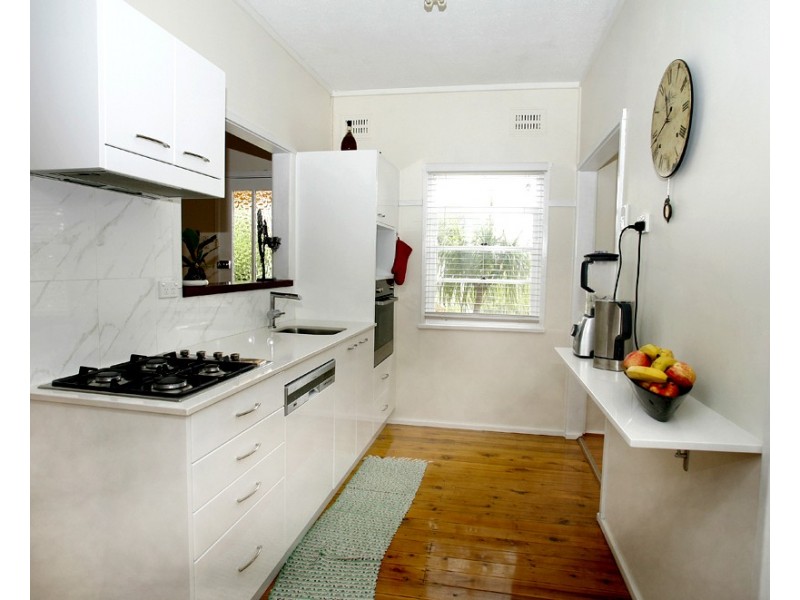 6 Taronga Street, Como NSW 2226