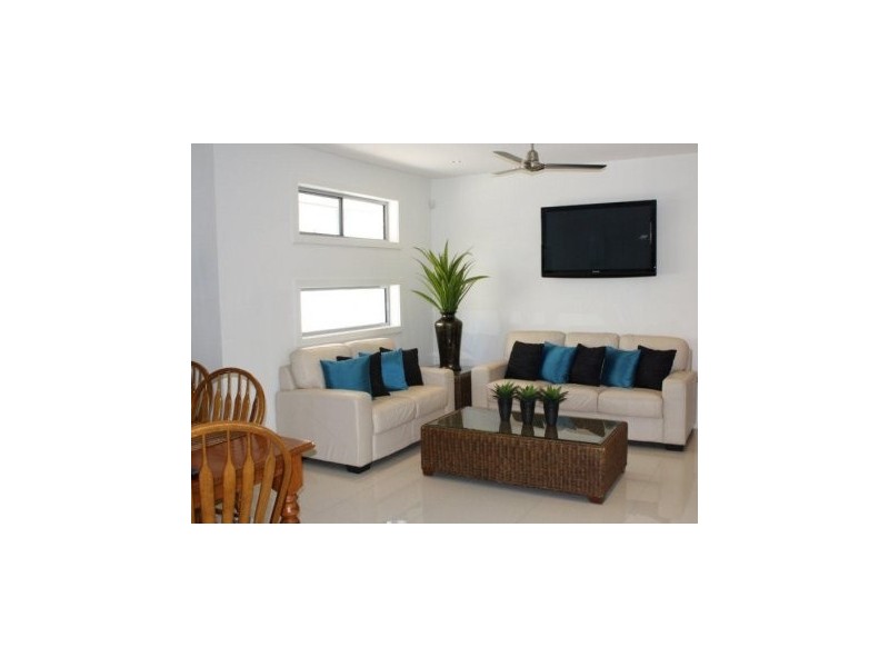 9125 Peter Senior Drive, Hope Island QLD 4212